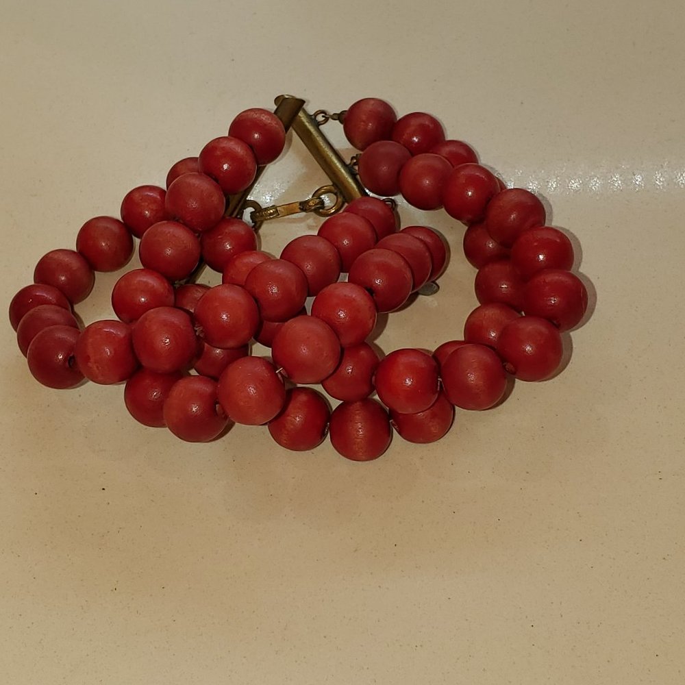 RED WOODEN BEAD BRACELET - 1970'S